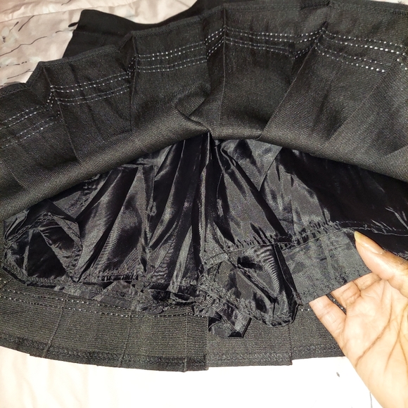 Cute Pleated Skirt -New - Picture 3 of 6